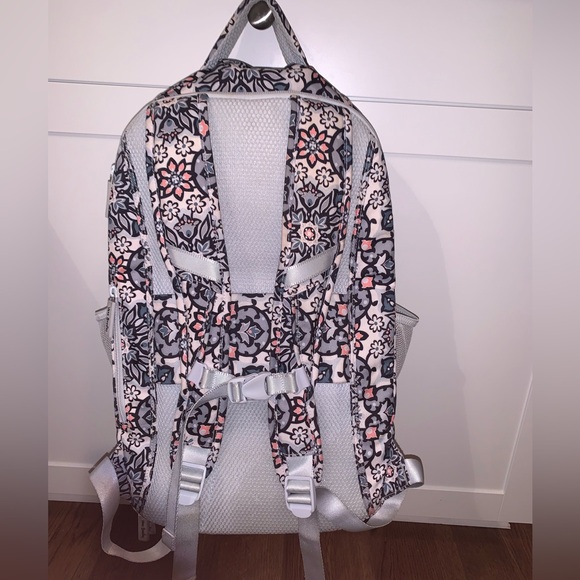 Vera Bradley Lighten Up Adventure Backpack! Great Colors & Floral Designs - Picture 2 of 12